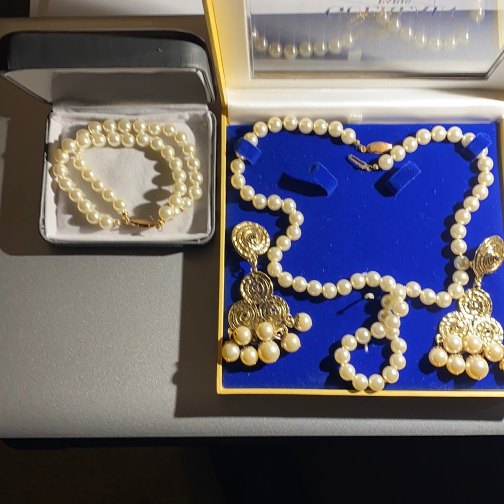 Women’s Pearls with Earrings, Bracelet Set